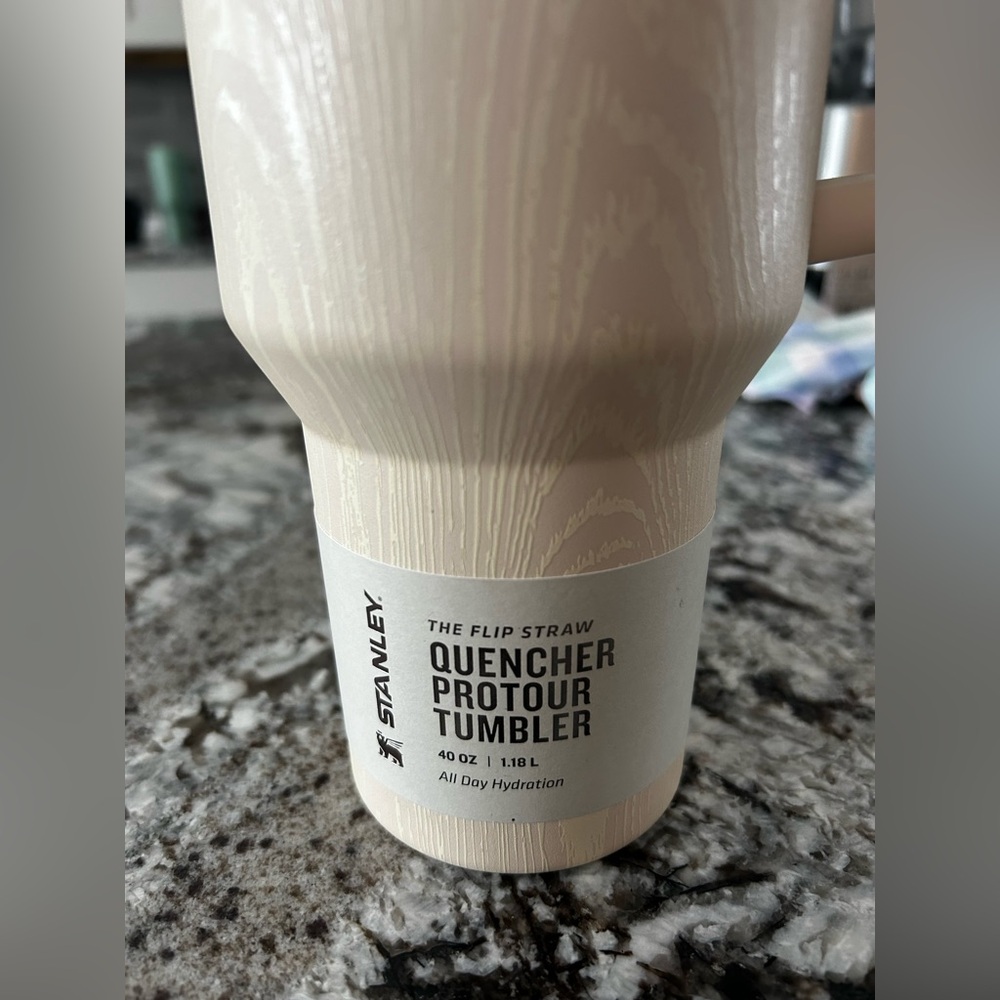 Stanley Birch Woodgrain 40 oz Quencher Protour Flip Straw Tumbler Rare Leakproof - Picture 6 of 10